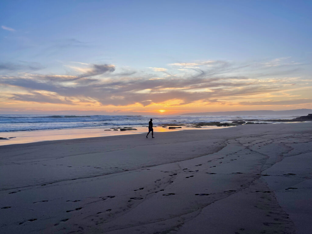 Urlaub mit einer psychischen Belastung - Sonnenuntergang am Strand in Suedafrika