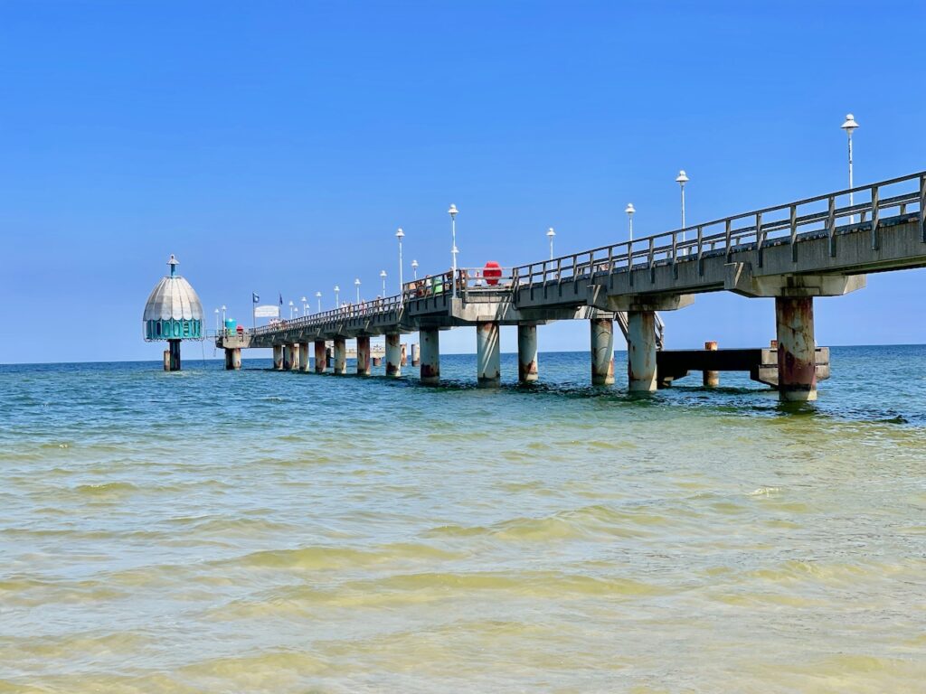 Strand Zinnowitz mit Seebruecke und Tauchgondel