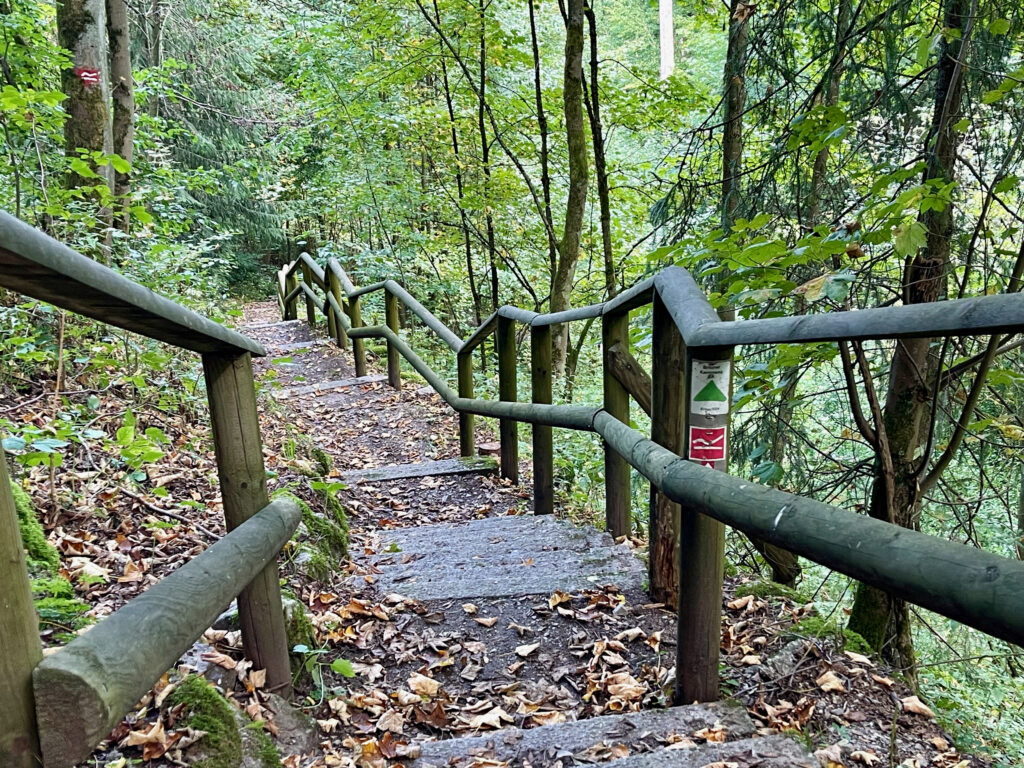 Rothaarsteig im Kurpark von Brilon