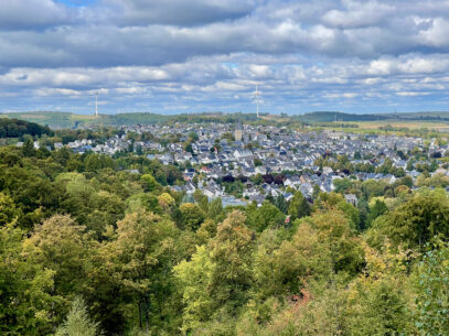Landschaft mit Tiefgang: Brilon entdecken zwischen Wald, Wasser & Wohlbefinden Landschaft mit Tiefgang: Brilon entdecken zwischen Wald, Wasser & Wohlbefinden