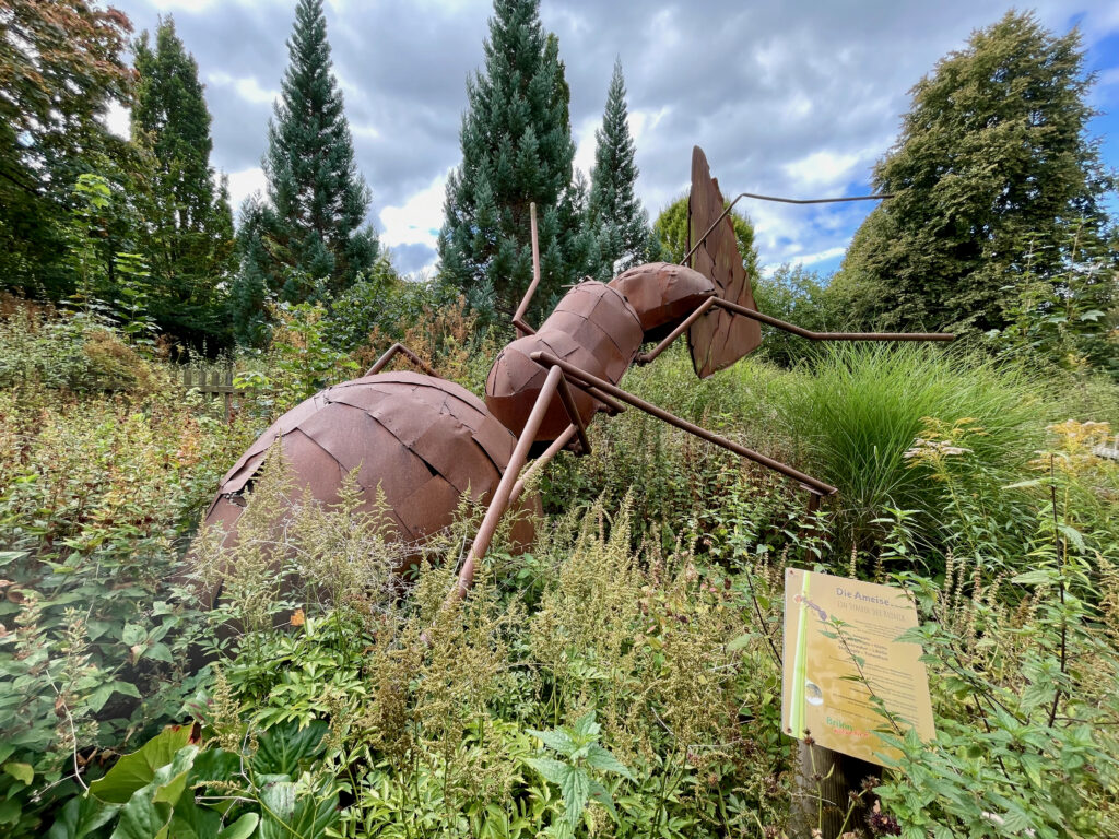 Kunst im Kurpark in Brilon, Sehenswuerdigkeiten am Wegesrand