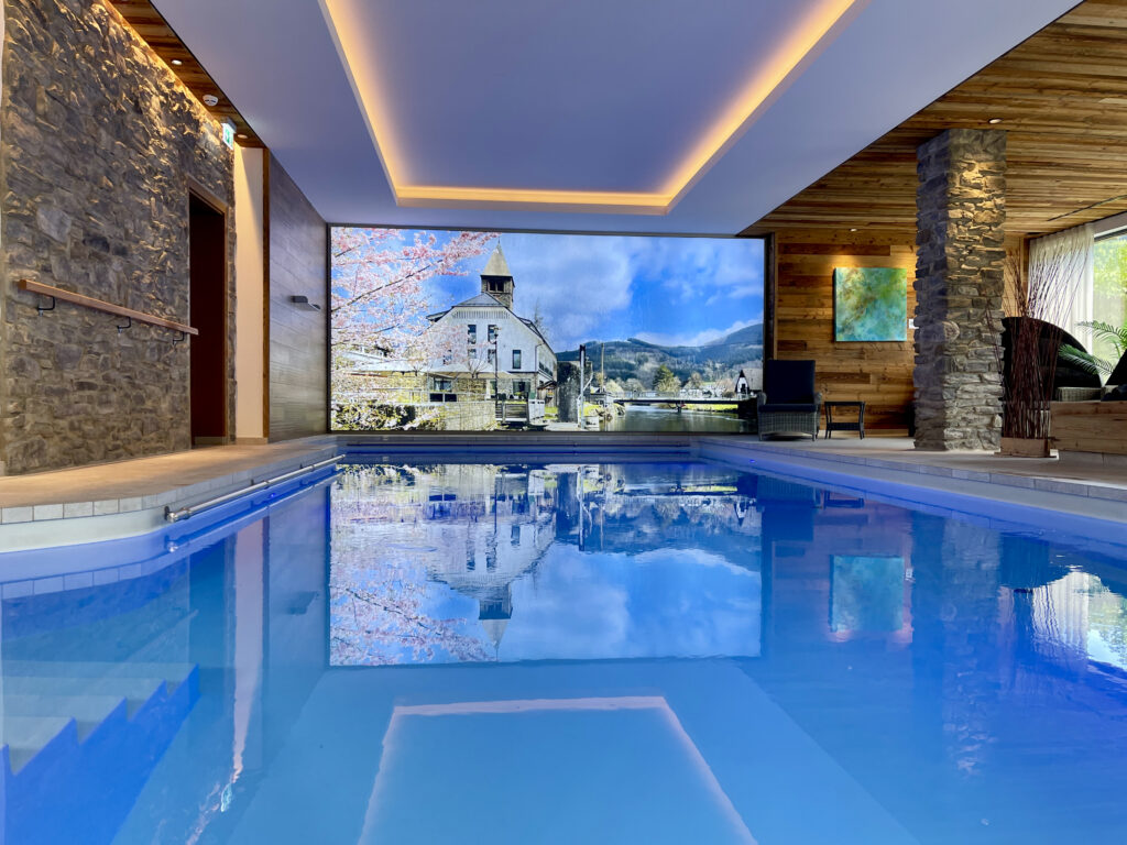 Schwimmbad im Landhotel Voss in Saalhausen im Sauerland