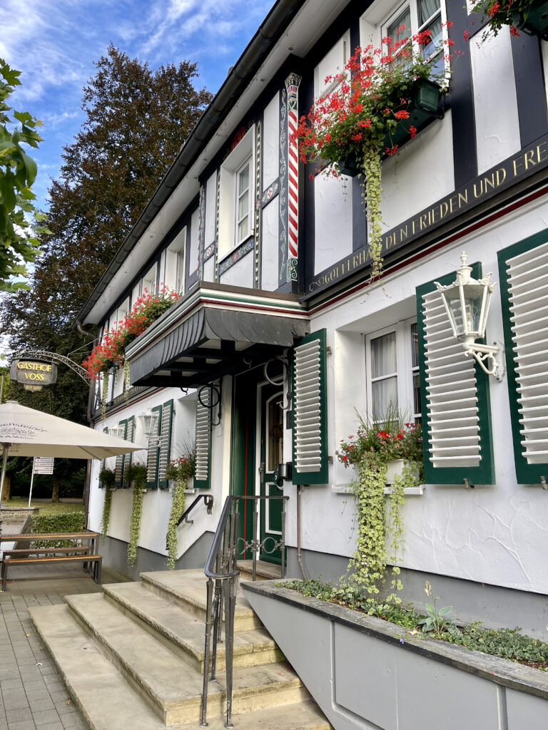 Gastronomie im Landhotel Voss in Saalhausen im Sauerland, direkt im Ortskern am Kurpark