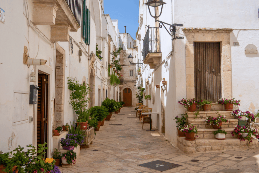 Hinterhof in Locorotondo Reisemagazin Apulien